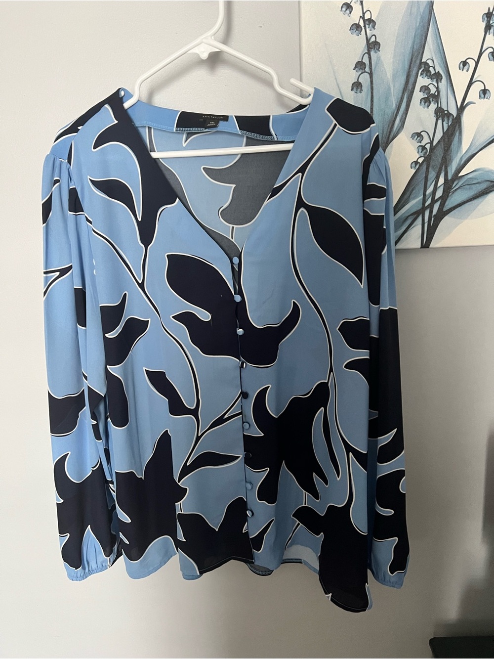 Ann Taylor Blue & Navy Abstract V-Neck Button Blouse